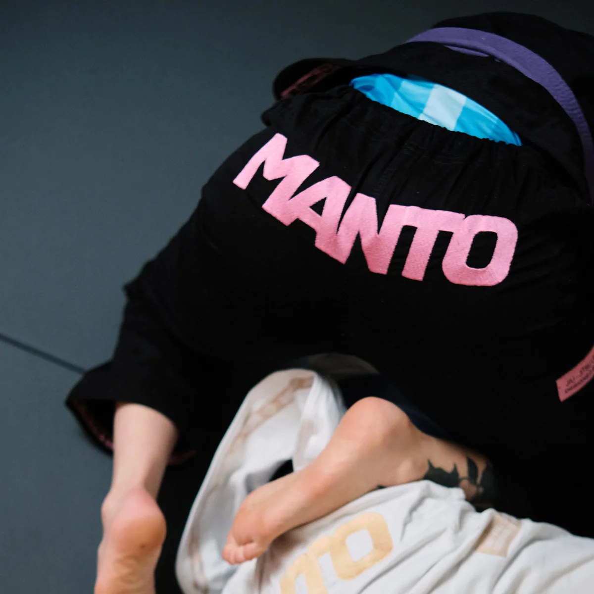 BJJ Gi Manto Rise 2.0 Negro-rosa - Image 15