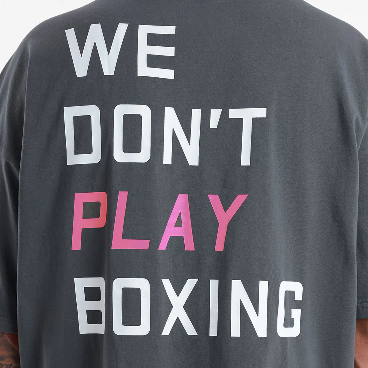 Camiseta Boxraw We Don't Play Boxing Oversize Gris-rosa - Image 8