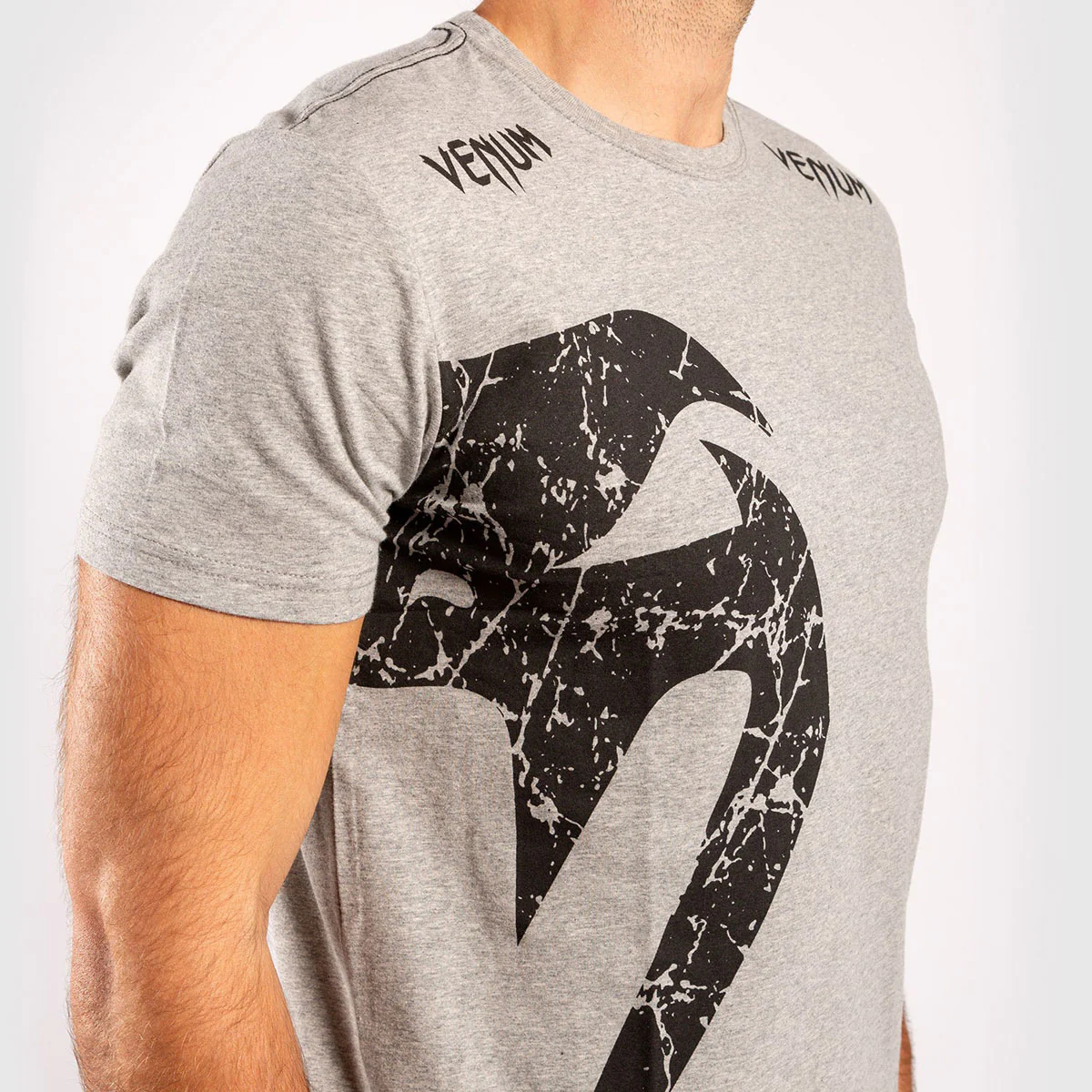 Camiseta en Algodón Venum Giant Gris-Negro  - Image 8