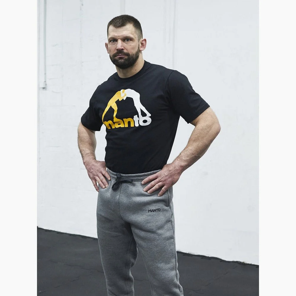 Camiseta Manto Logo Negro  - Image 6