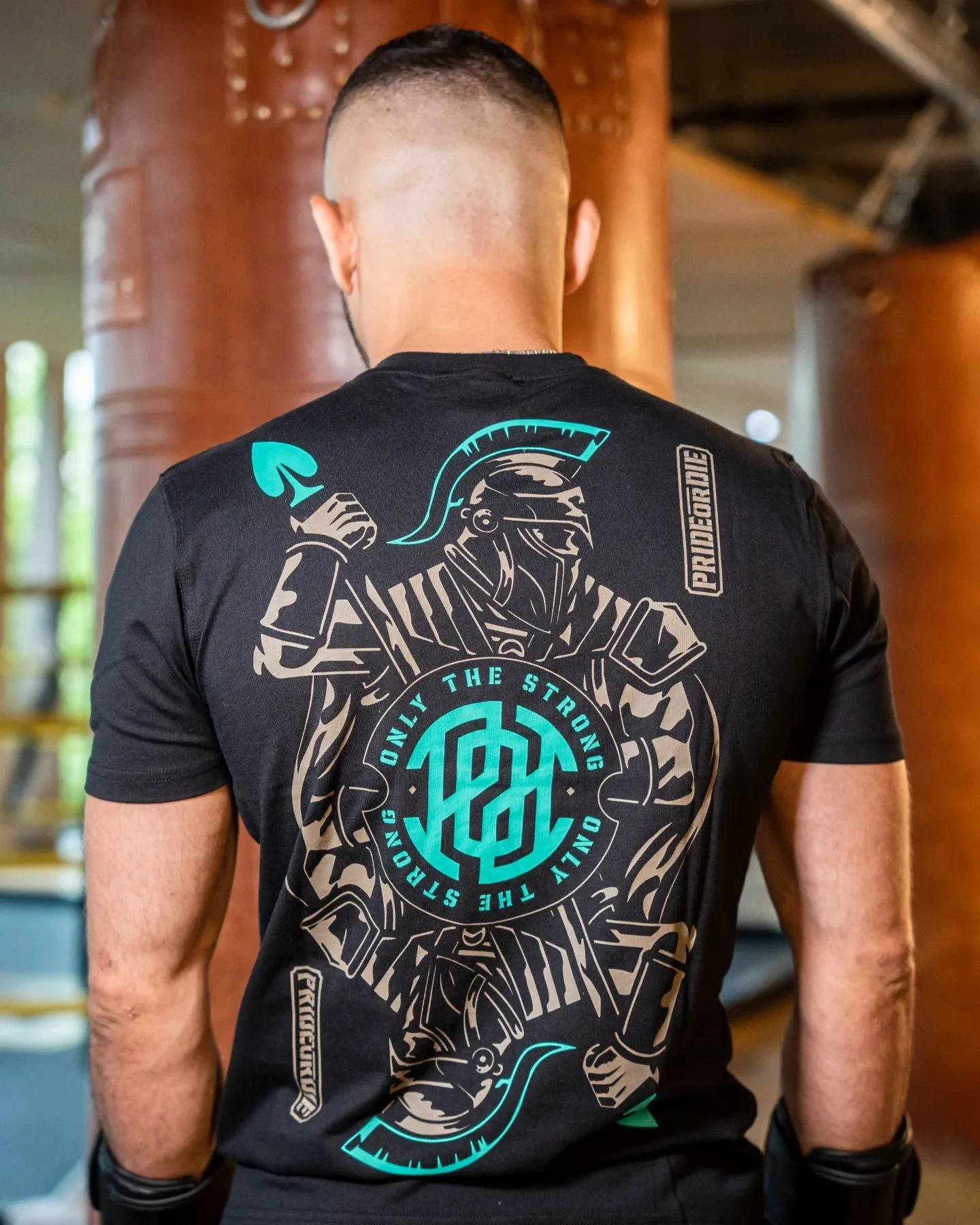 Camiseta Pride or Die Solo los fuertes 