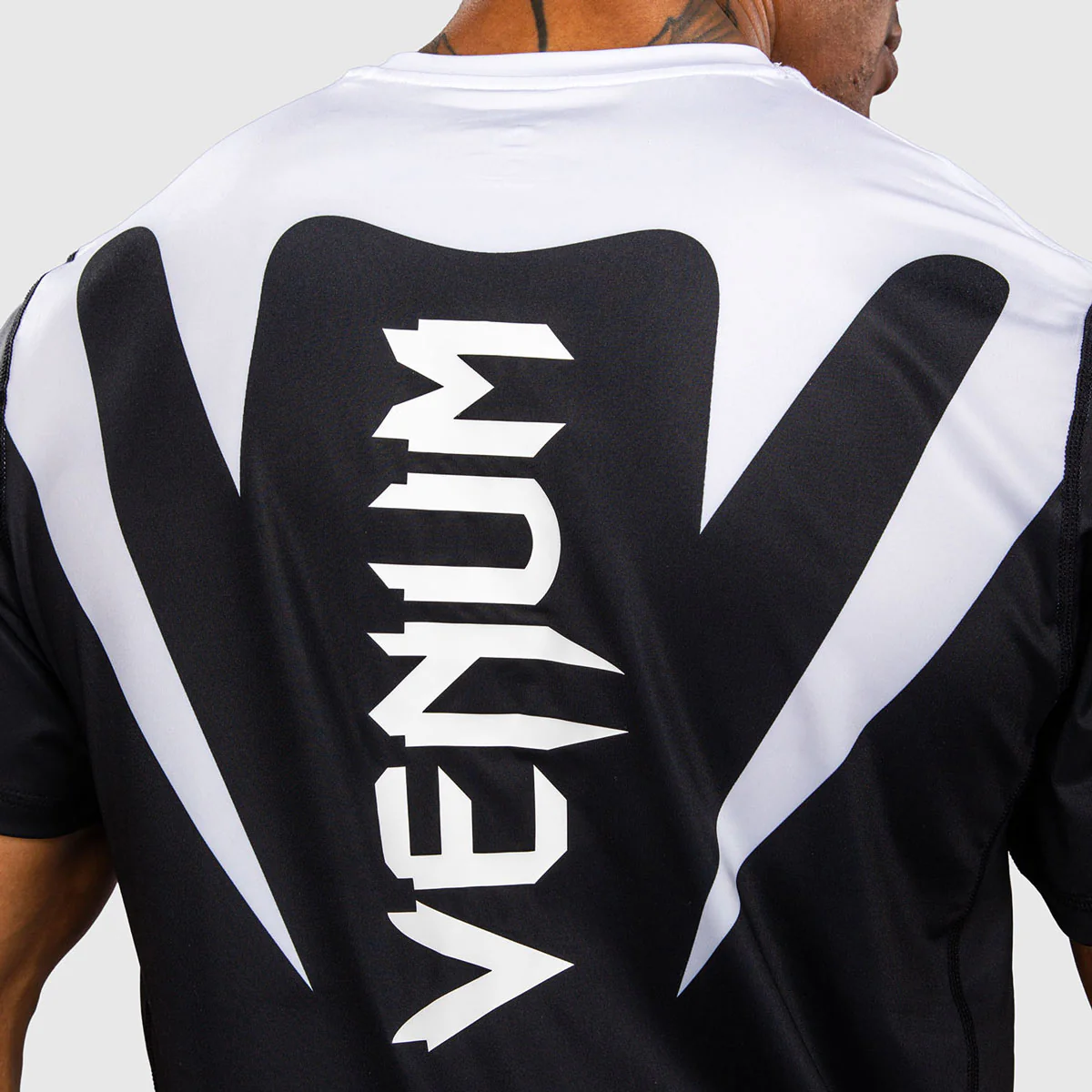 Camiseta Venum Attack 90 Dry Tech Negro-blanco - Image 6