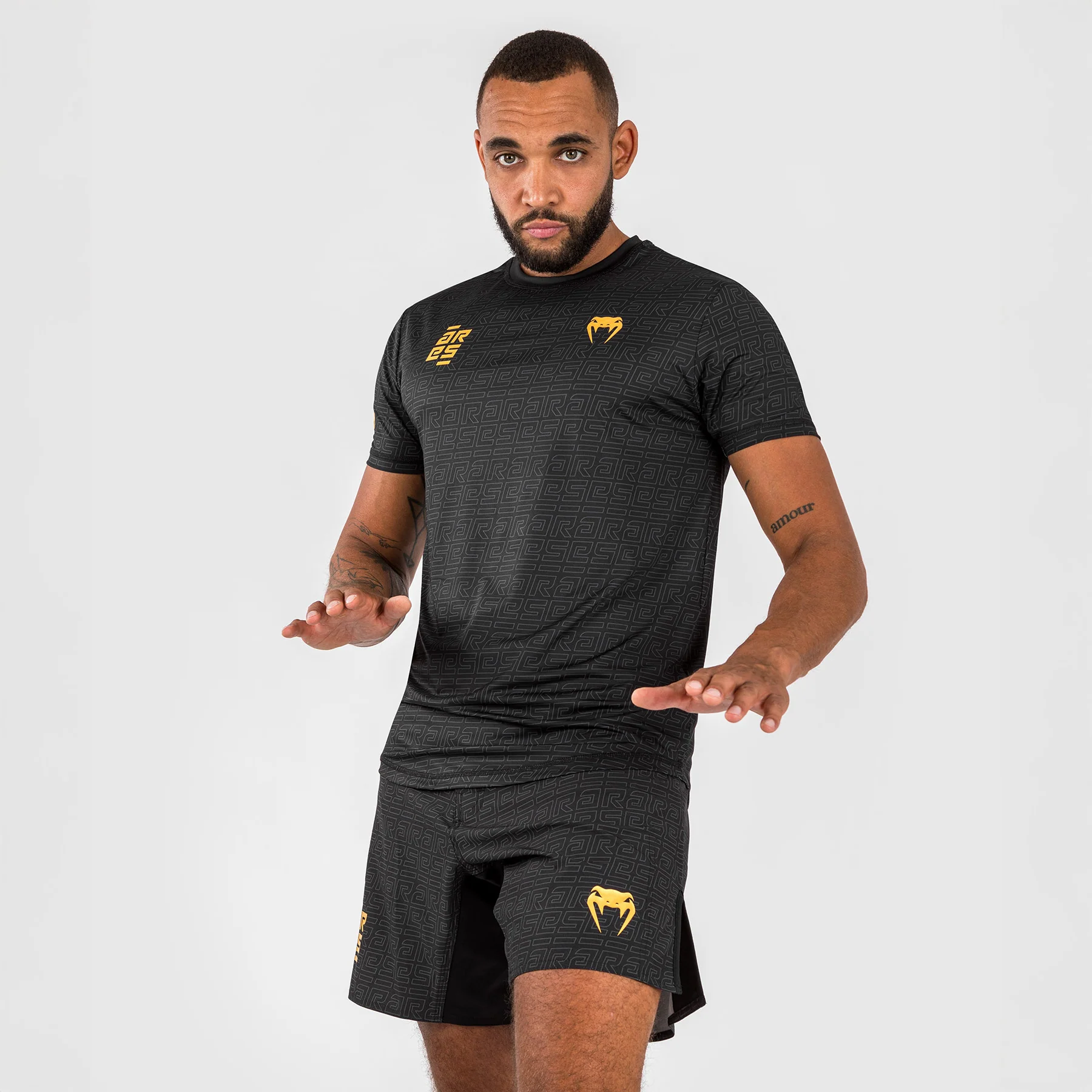 Camiseta Venum X Ares 2.0 Dry Tech Negro-oro - Image 2