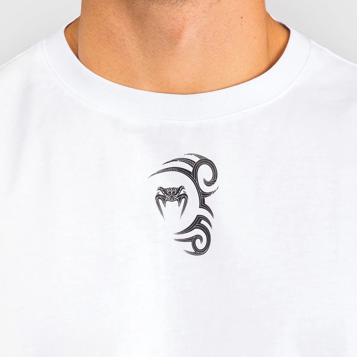 Camiseta Venum x Mike Tyson Tiger Blanco  - Image 4