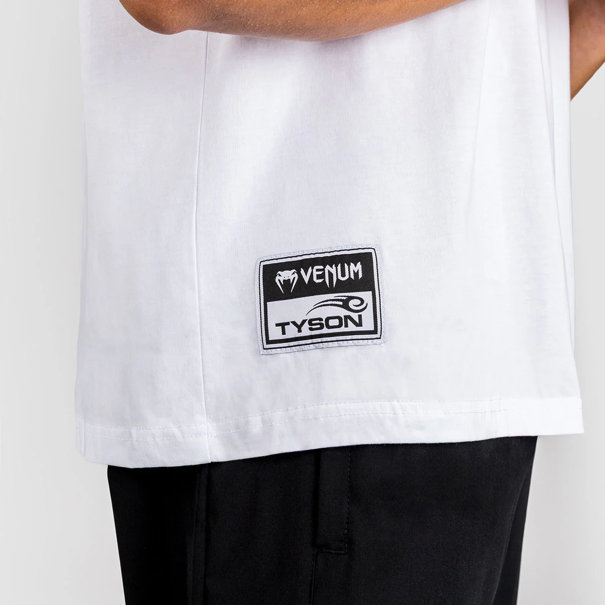 Camiseta Venum x Mike Tyson Tiger Blanco  - Image 6