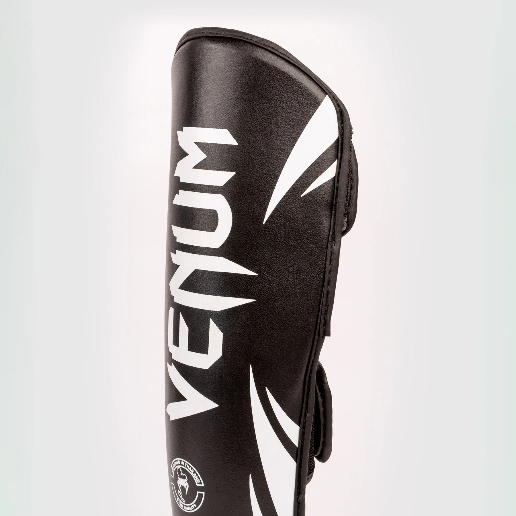 Espinilleras niño Venum Challenger Negro-blanco  - Image 3