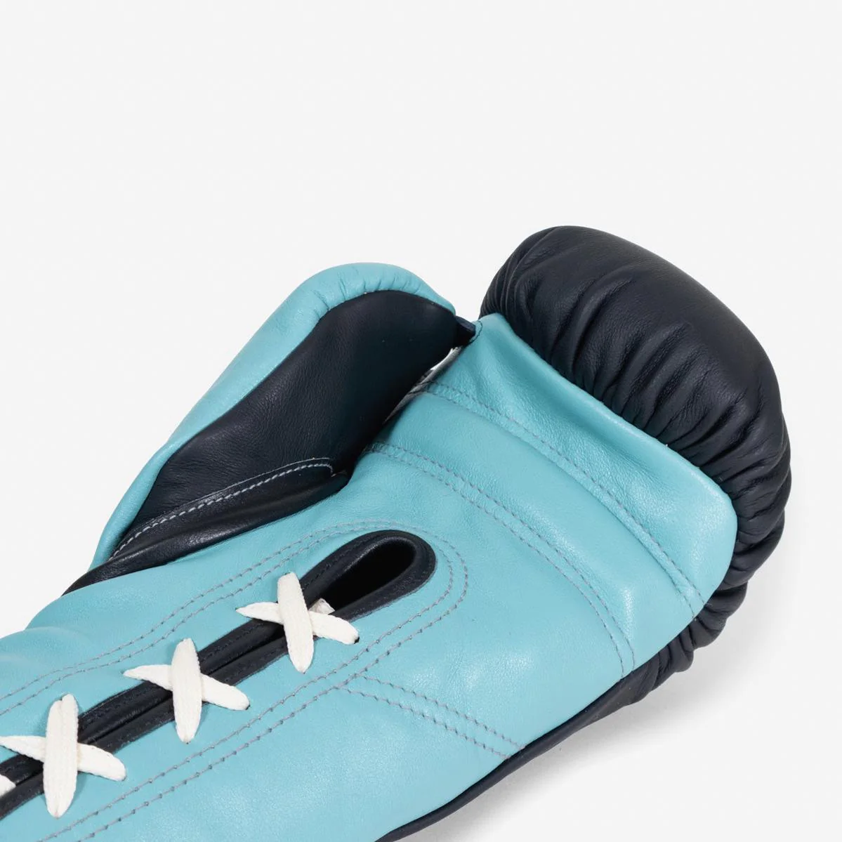 Guantes de boxeo Di Nardo con Cordones 14 Oz Negro-agua  - Image 9