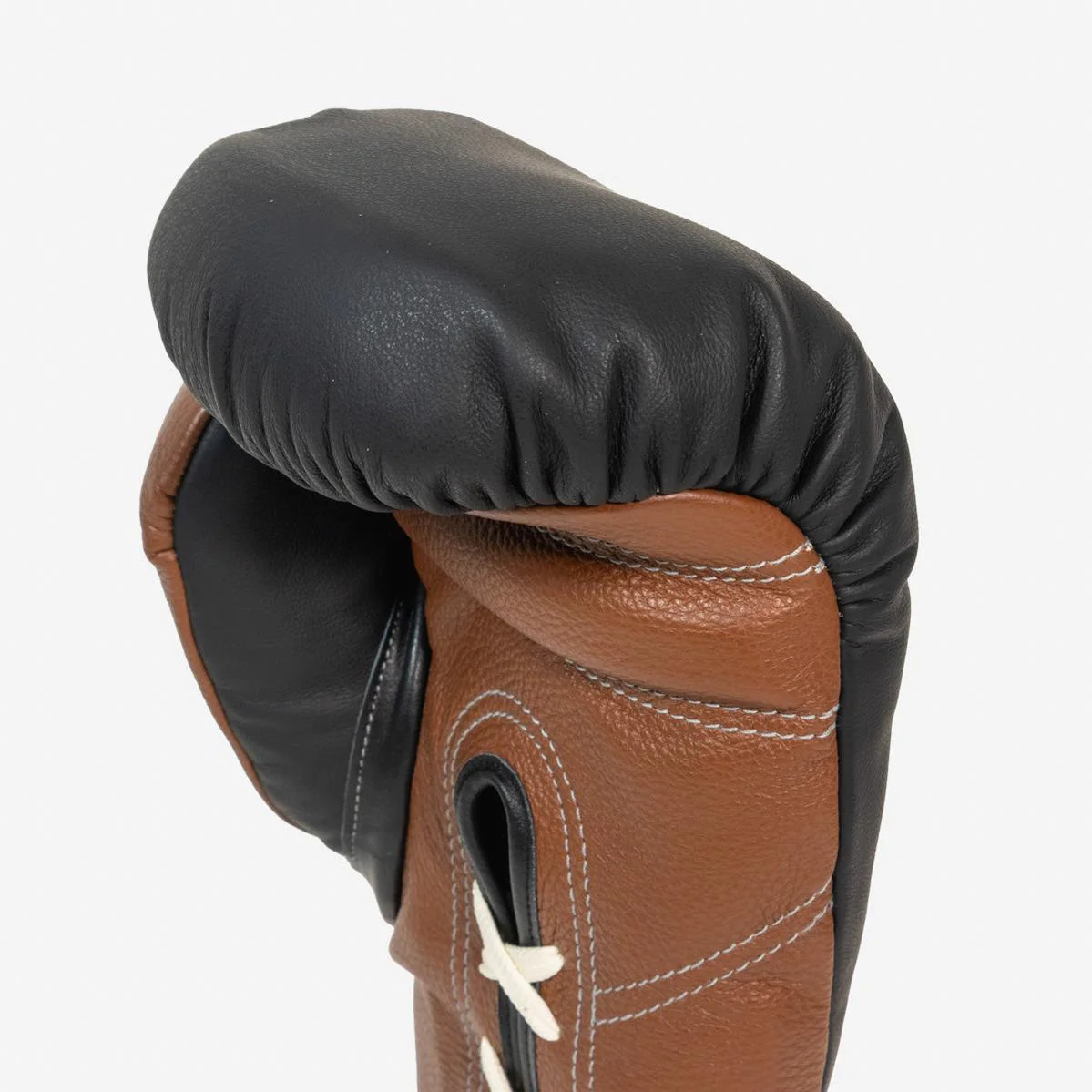Guantes de boxeo Di Nardo con Cordones 18 Oz Negro-marrón  - Image 8