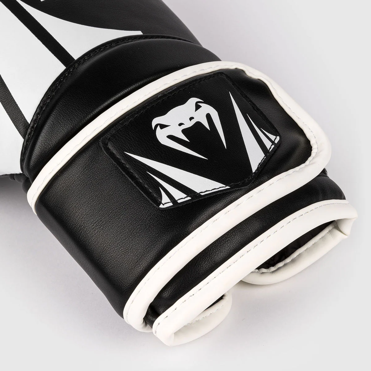 Guantes de boxeo Venum Challenger 2.5 Negro-blanco  - Image 4