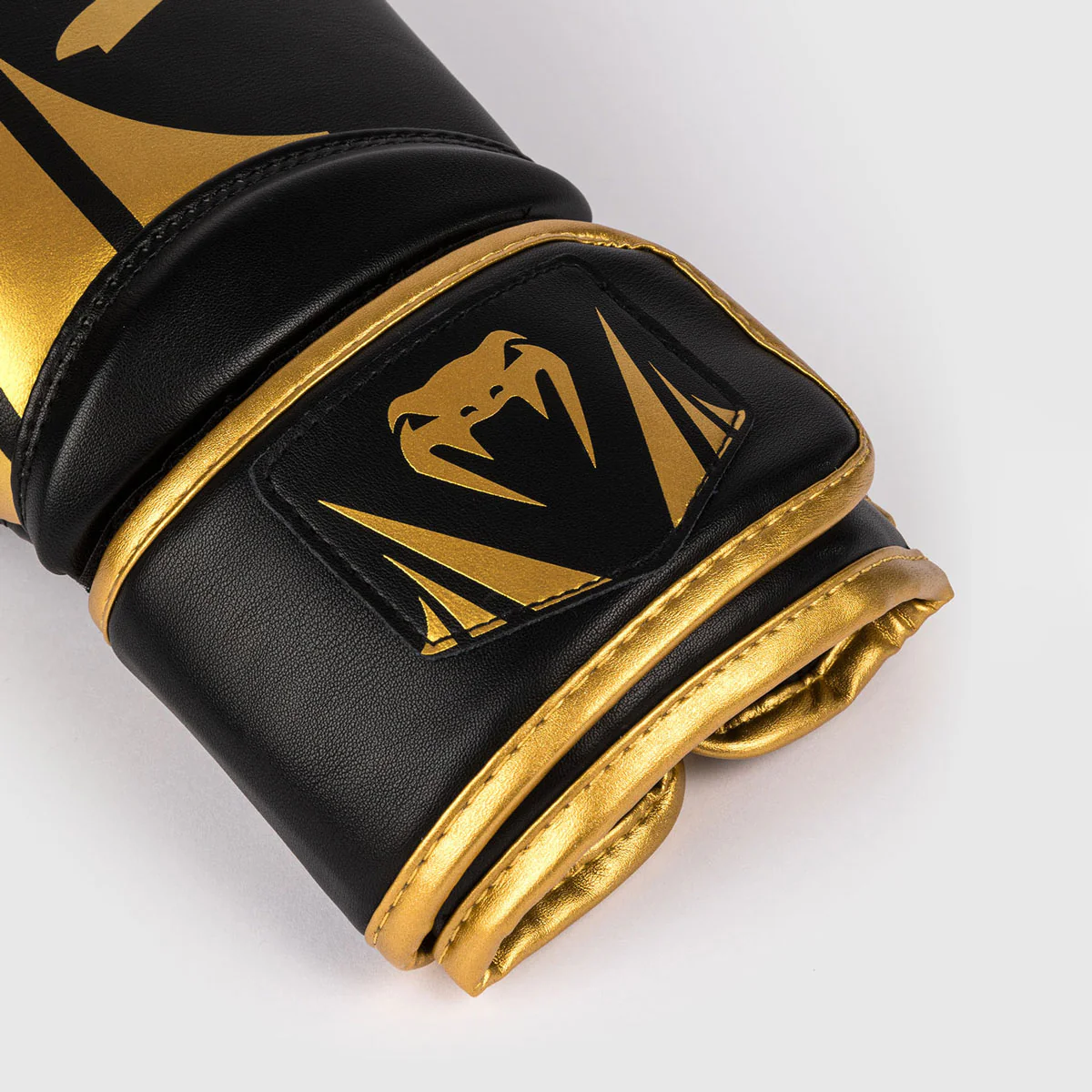 Guantes de boxeo Venum Challenger 2.5 Negro-oro  - Image 3