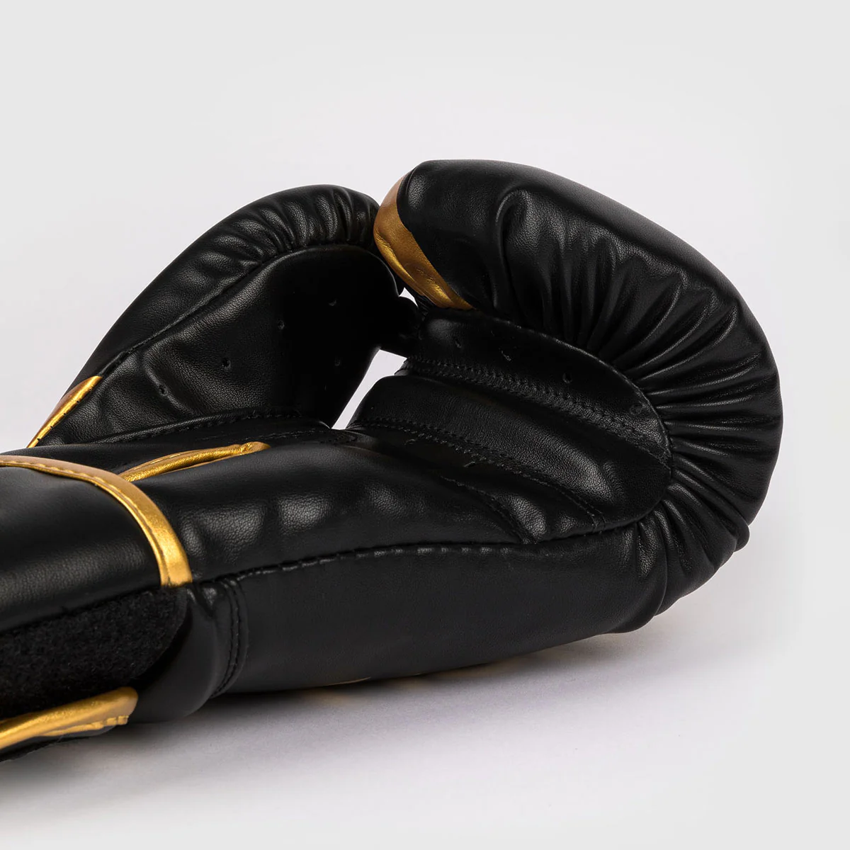 Guantes de boxeo Venum Challenger 2.5 Negro-oro  - Image 4