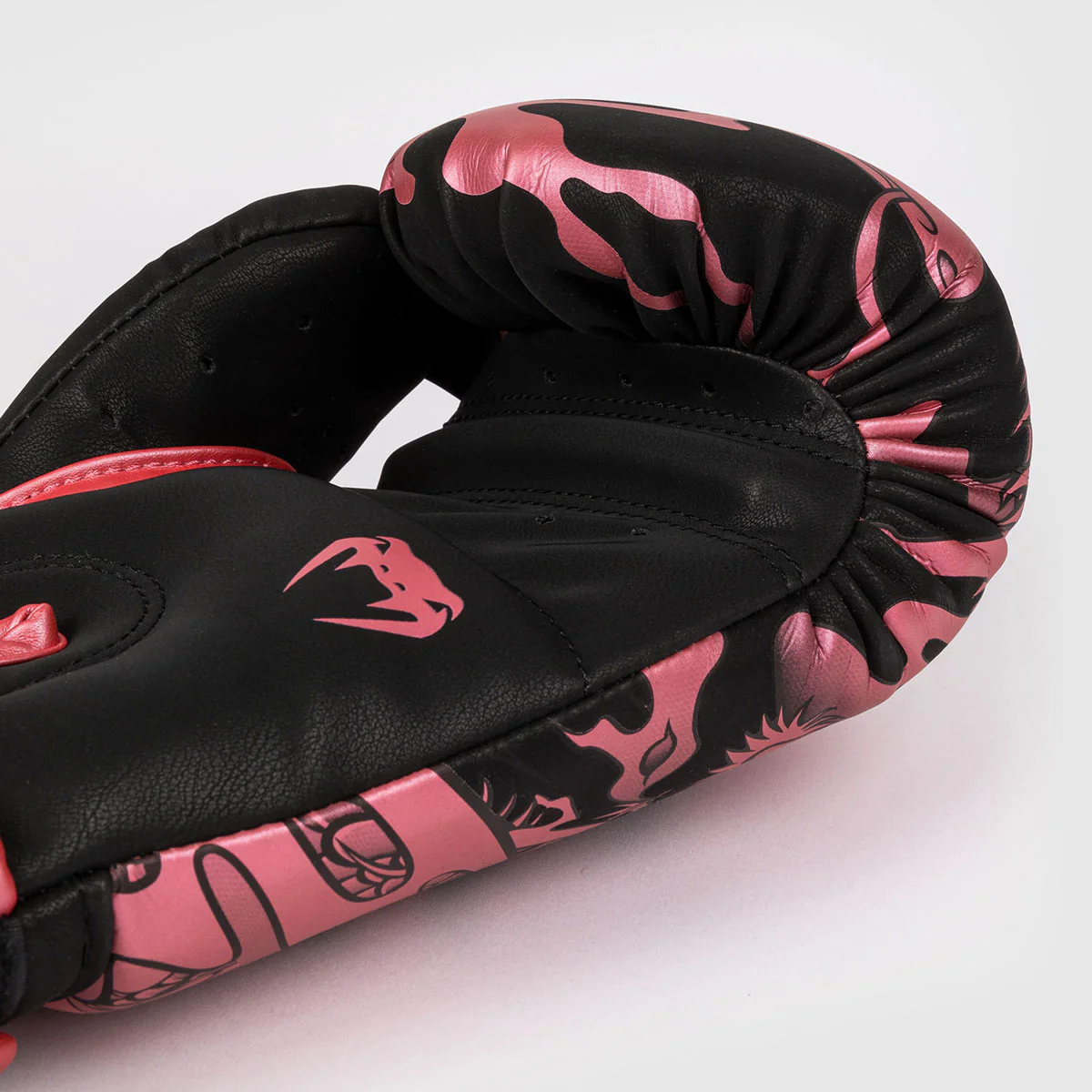 Guantes de boxeo Venum Dragon's Flight Negro-rosa  - Image 4