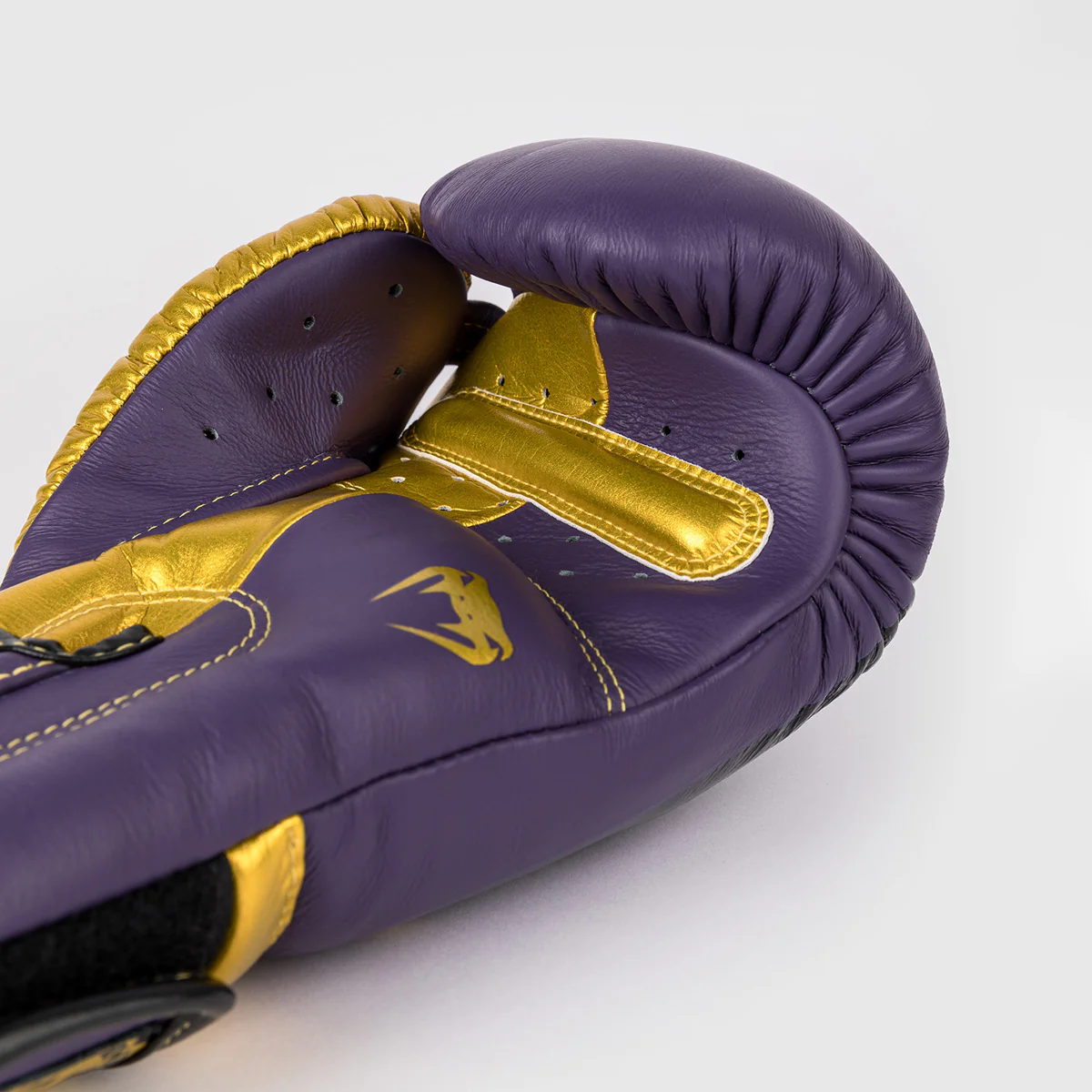 Guantes de boxeo Venum Giant 3.0 Edición Especial Violeta-oro - Image 2
