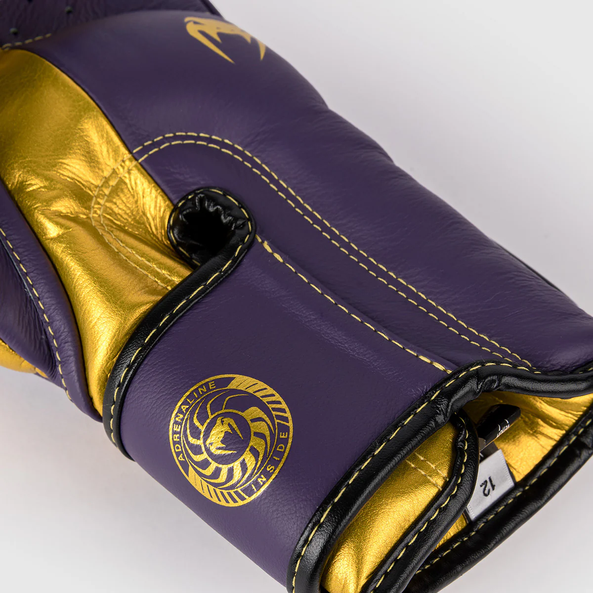Guantes de boxeo Venum Giant 3.0 Edición Especial Violeta-oro - Image 4