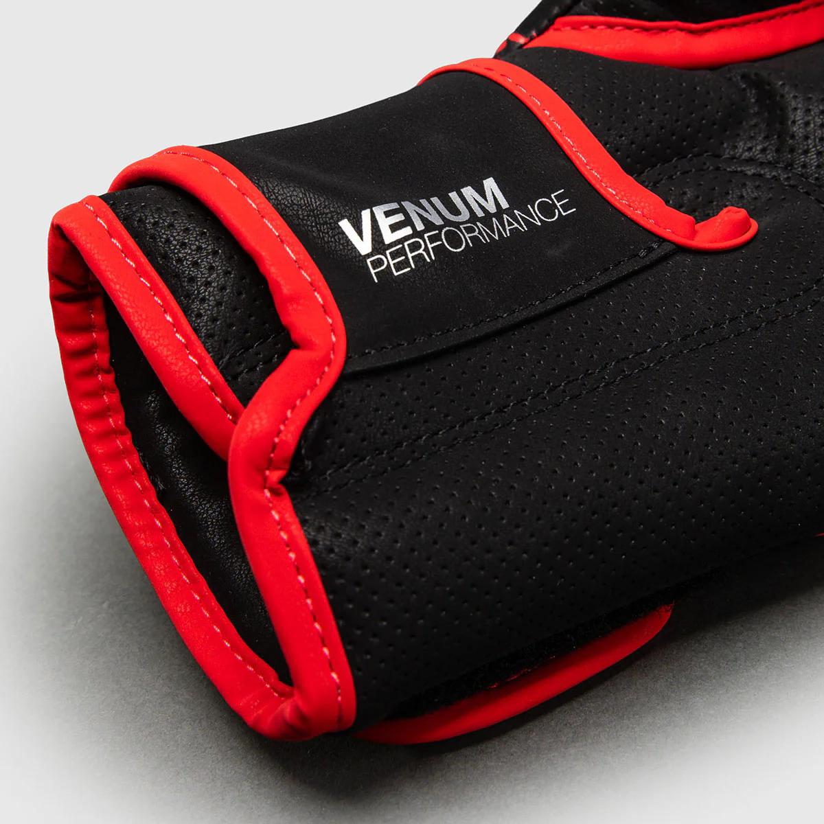 Guantes de boxeo Venum Matupa Negro-rojo  - Image 5