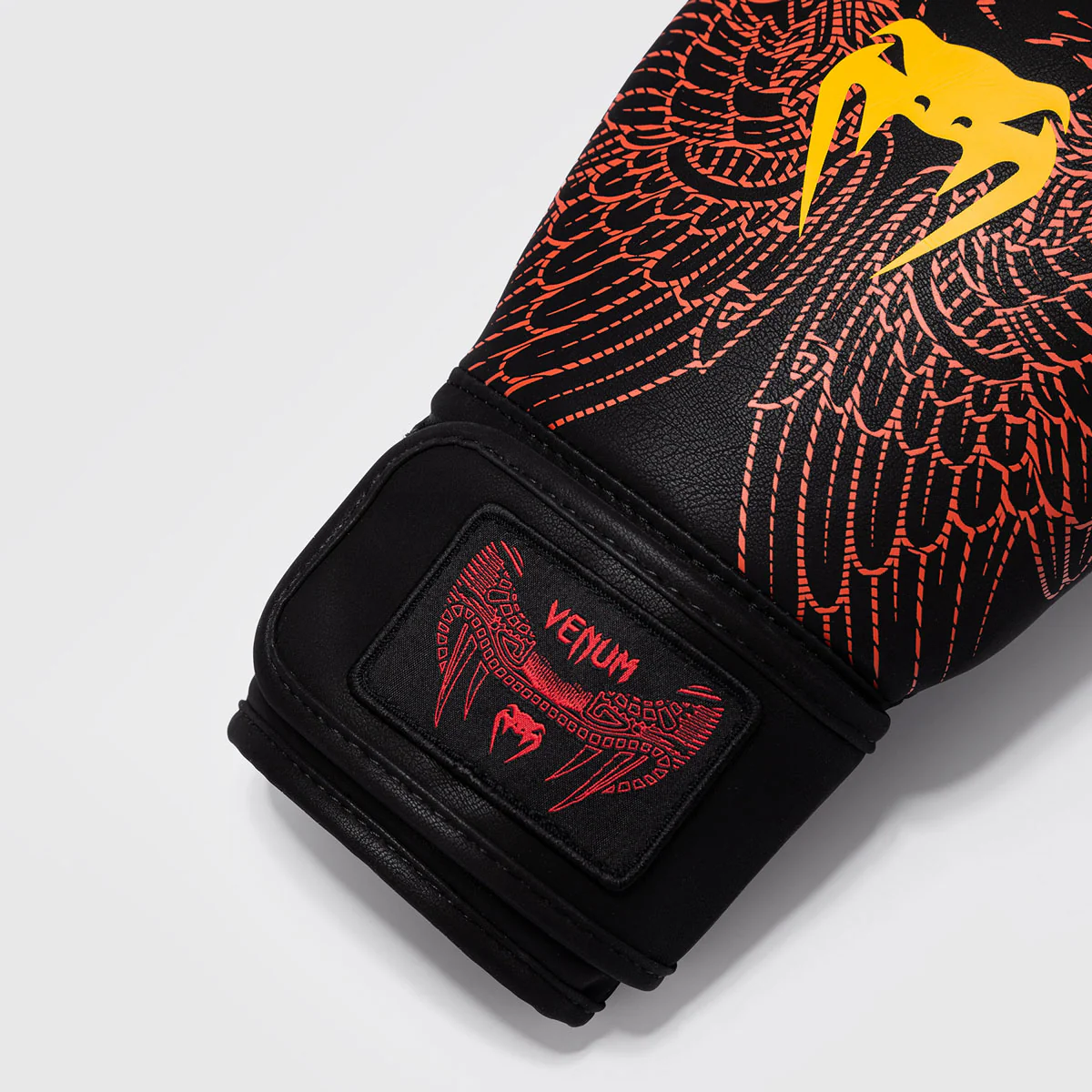 Guantes de boxeo Venum Quetzal Fury Negro-rojo  - Image 5