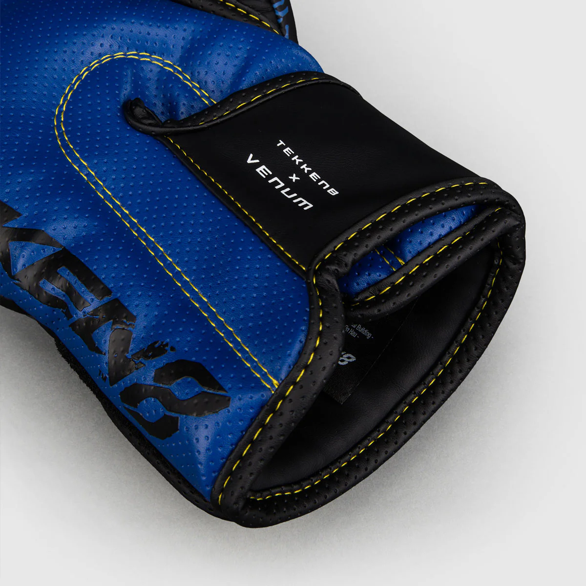 Guantes de boxeo Venum Tekken 8 King Negro-amarillo  - Image 5