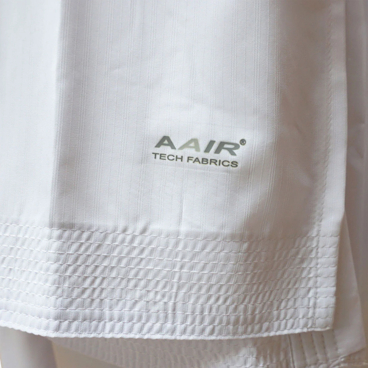Karategui Arawaza Kumite Deluxe Evo WKF bordado blanco - Image 4