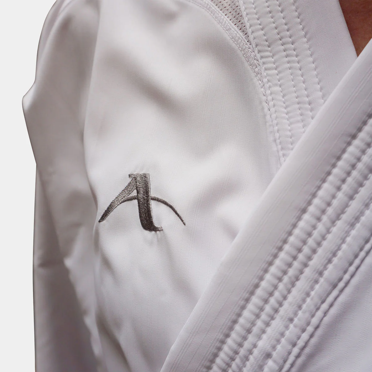Karategui Arawaza Kumite Deluxe Evo WKF bordado blanco - Image 5