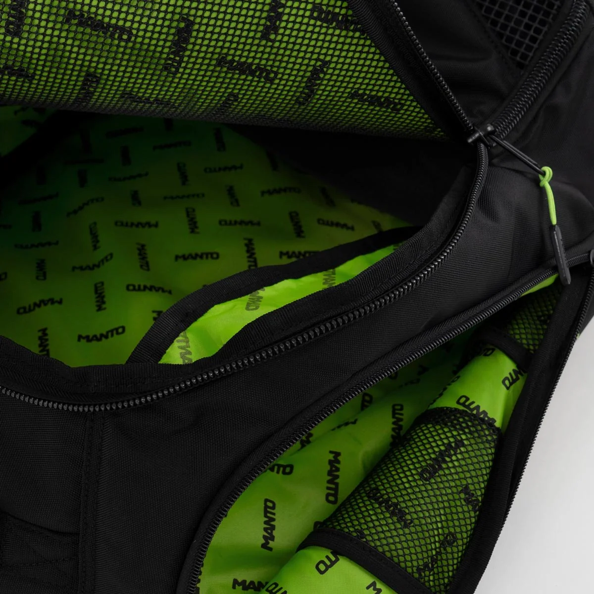 Mochila Manto SOCIETY Convertible XL Negro-verde - Image 8