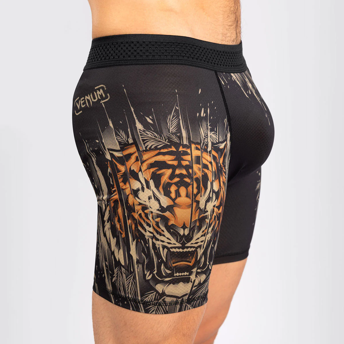 Pantalones cortos a compresión Venum Tigre Negro  - Image 5