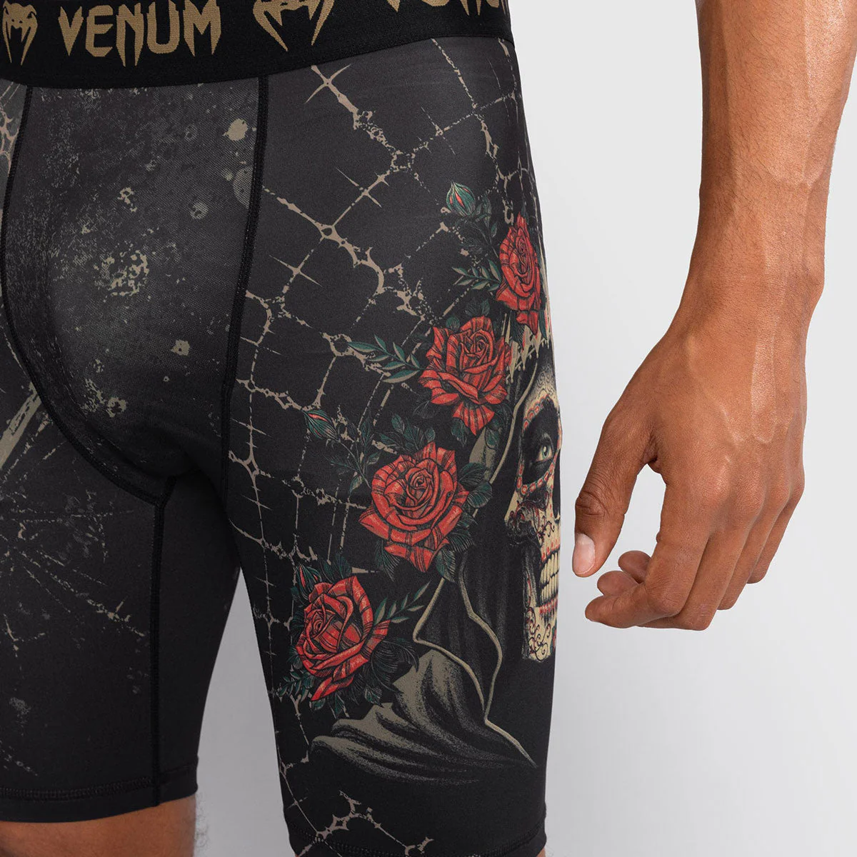 Pantalones cortos a compresión Venum Santa Muerte 5.0 - Image 6