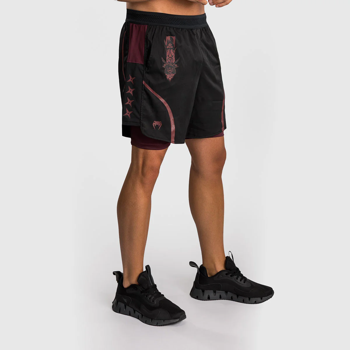 Pantalones cortos de entrenamiento Venum Assassin's Creed Shadows Rojo-negro  - Image 2