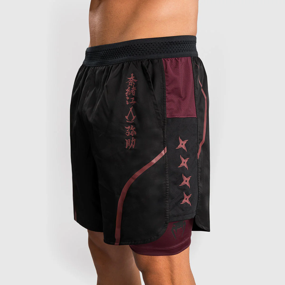 Pantalones cortos de entrenamiento Venum Assassin's Creed Shadows Rojo-negro  - Image 4