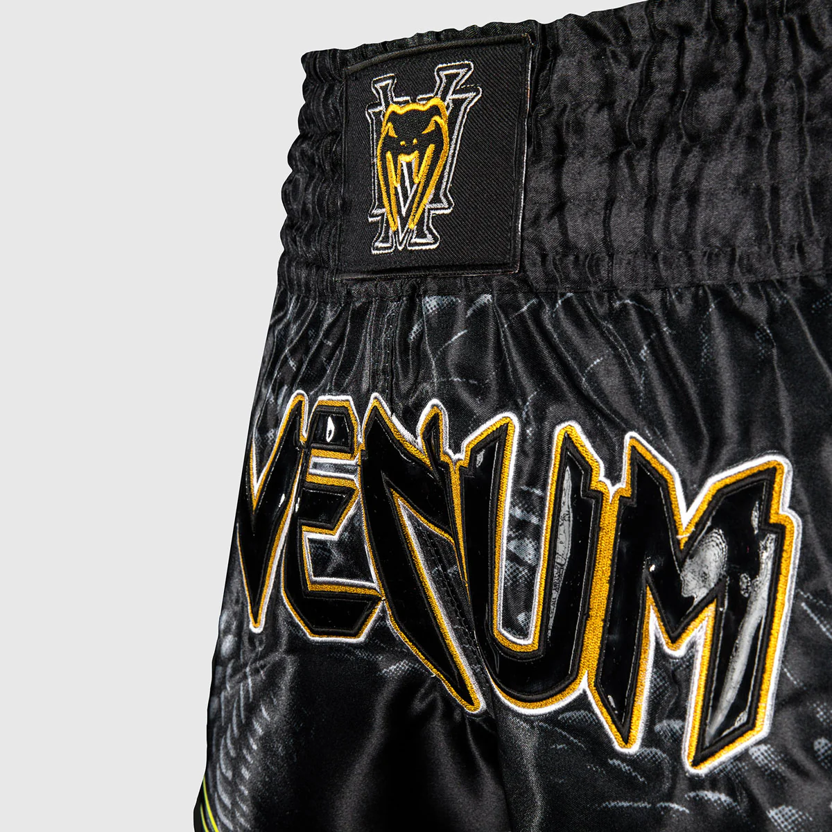 Pantalones cortos kick-thai Venum Matupa Negro-gris - Image 6