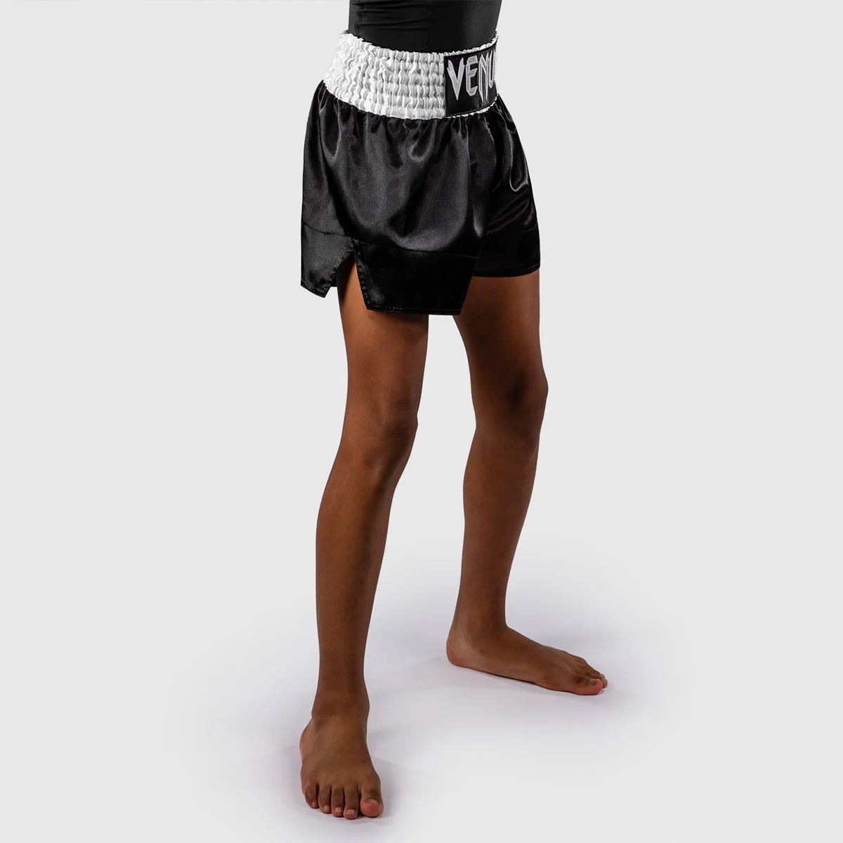 Pantalones cortos Niño kick-thai Venum Classic Negro-blanco - Image 2