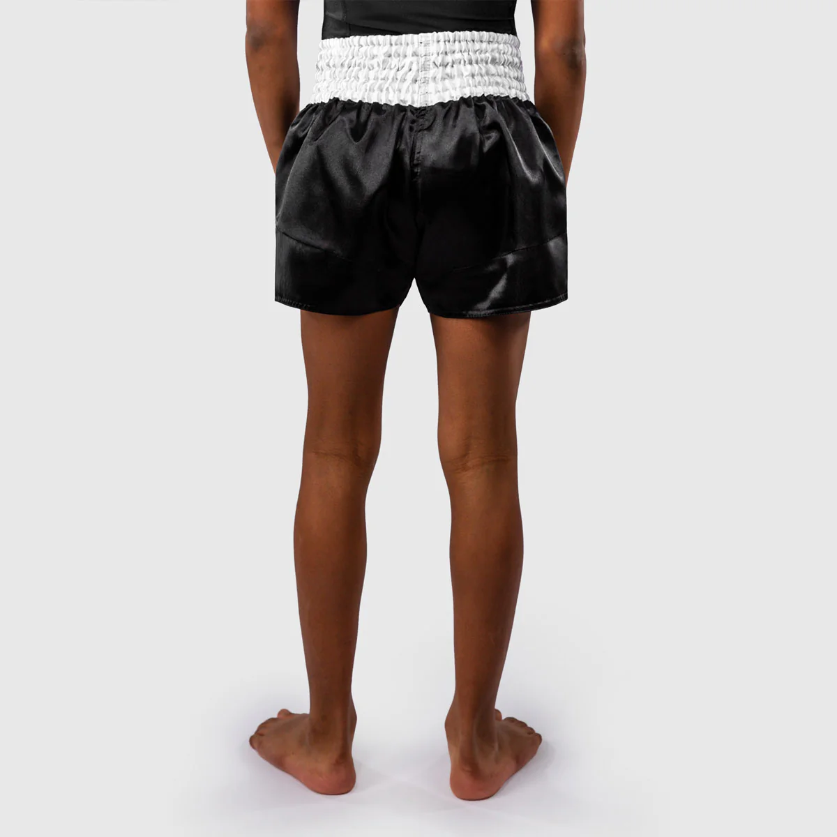 Pantalones cortos Niño kick-thai Venum Classic Negro-blanco - Image 4