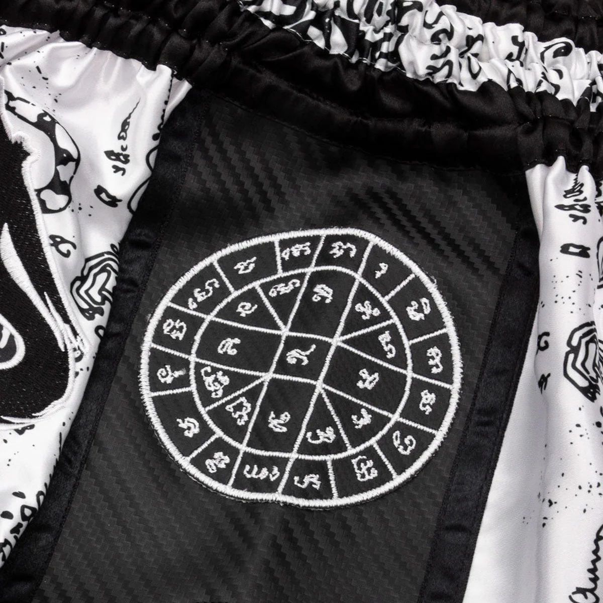 Pantalones kick-thai 8 Weapons Carbon Sak Yant Tigers  - Image 11