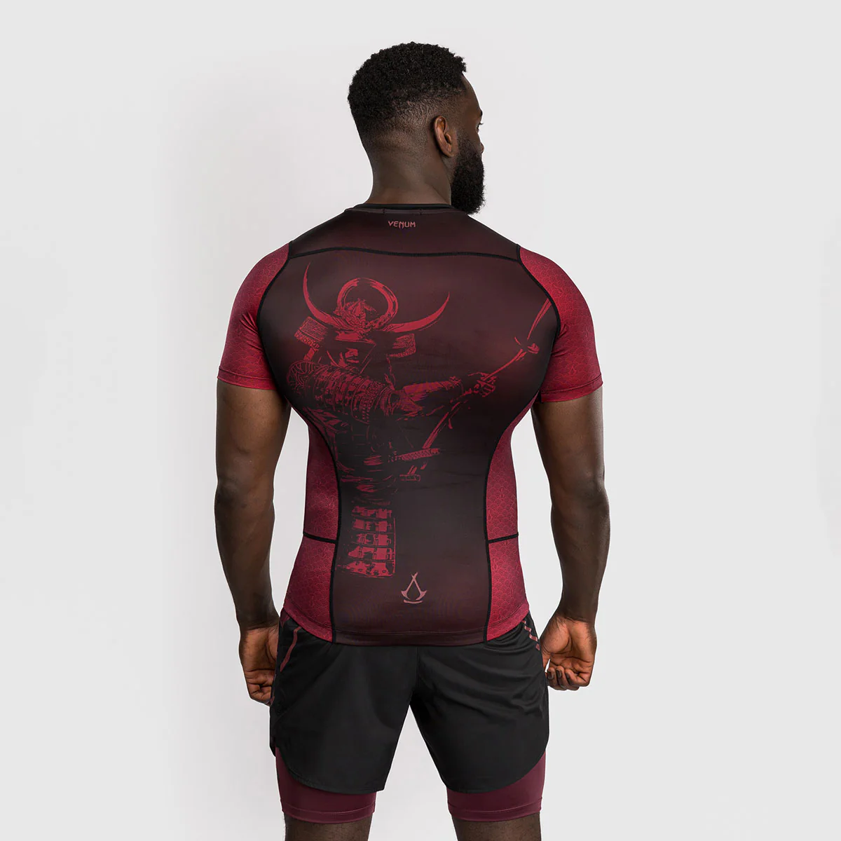 Rashguard Venum Assassin's Creed Shadows mangas cortas Rojo-negro
