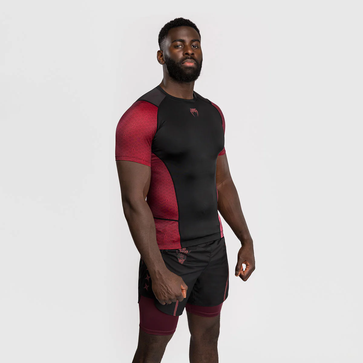 Rashguard Venum Assassin's Creed Shadows mangas cortas Rojo-negro - Image 3