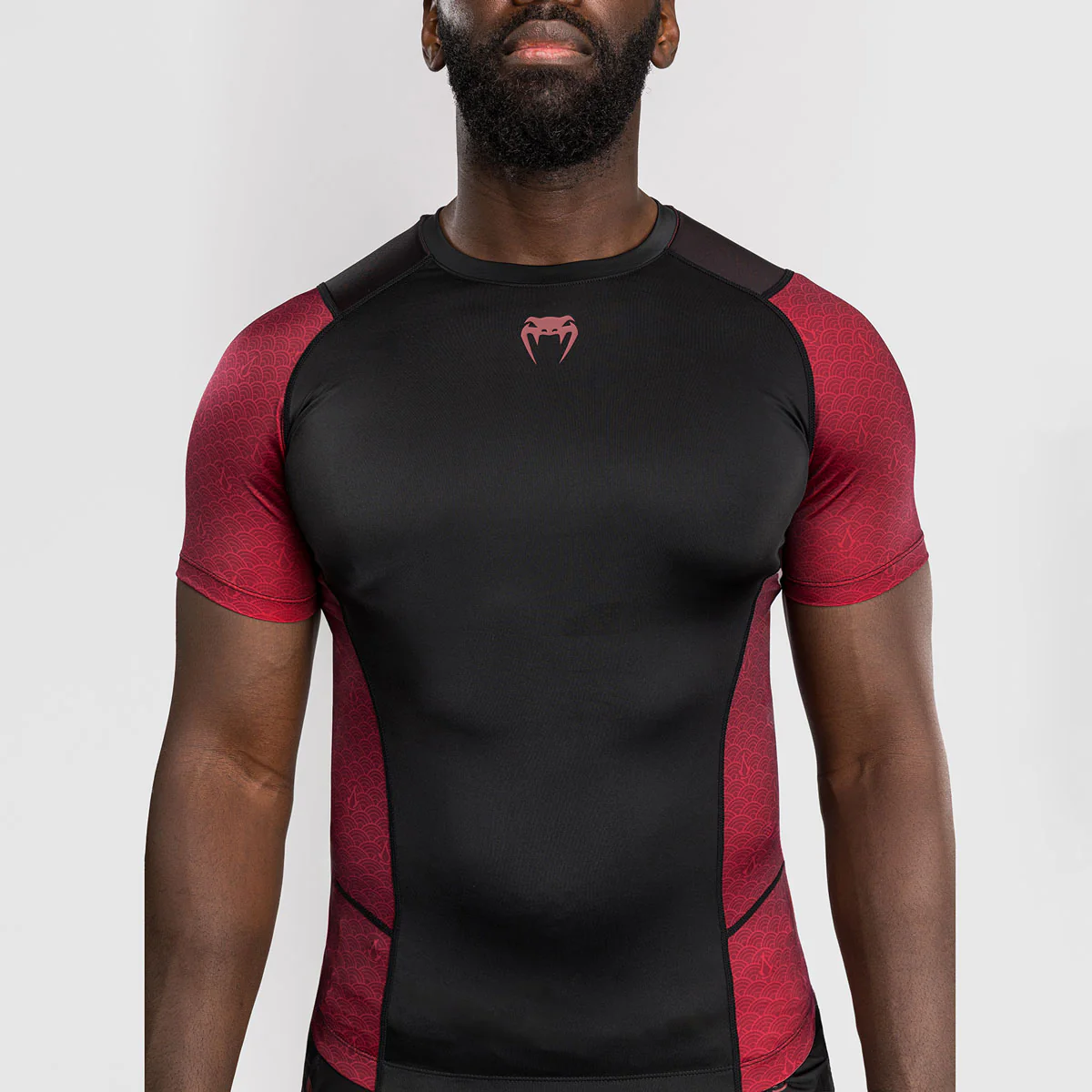 Rashguard Venum Assassin's Creed Shadows mangas cortas Rojo-negro - Image 5