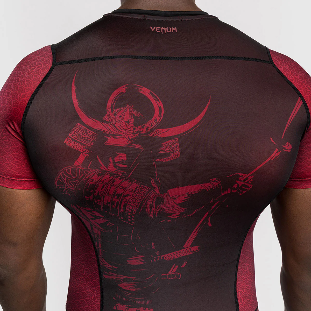 Rashguard Venum Assassin's Creed Shadows mangas cortas Rojo-negro - Image 6