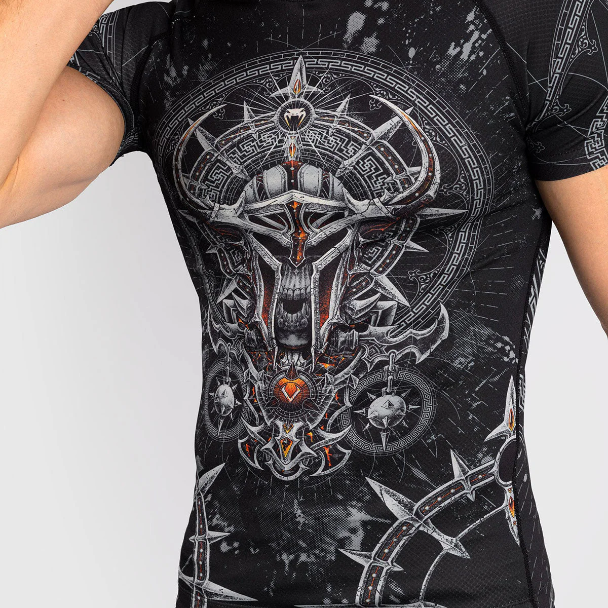Rashguard Venum Gladiator 5.0 mangas cortas Negro-Plata - Image 4