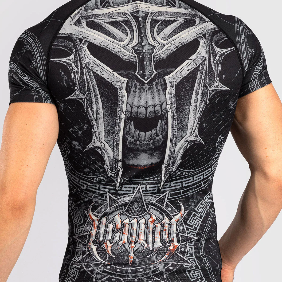Rashguard Venum Gladiator 5.0 mangas cortas Negro-Plata - Image 5