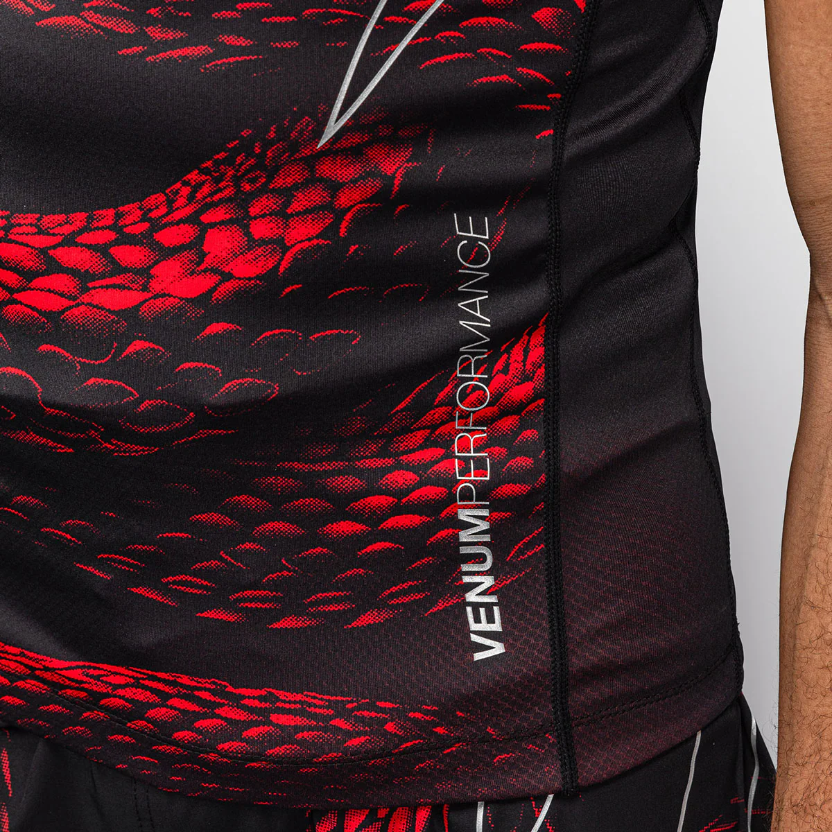 Rashguard Venum Matupa mangas cortas Negro-rojo - Image 6