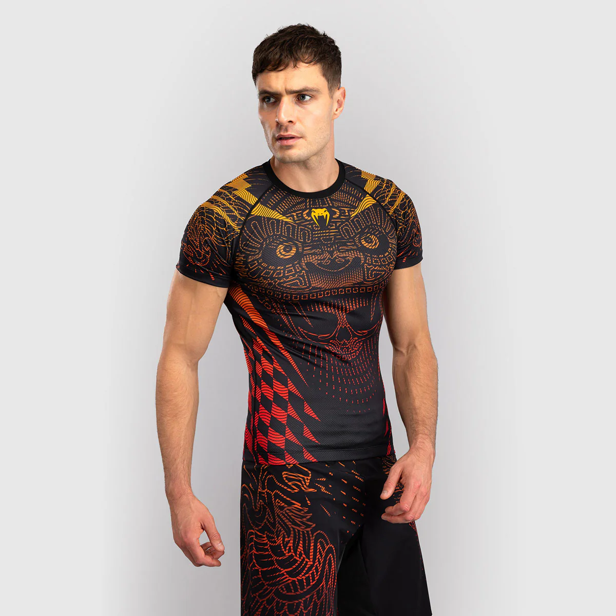 Rashguard Venum Quetzal Fury mangas cortas Negro-rojo  - Image 3