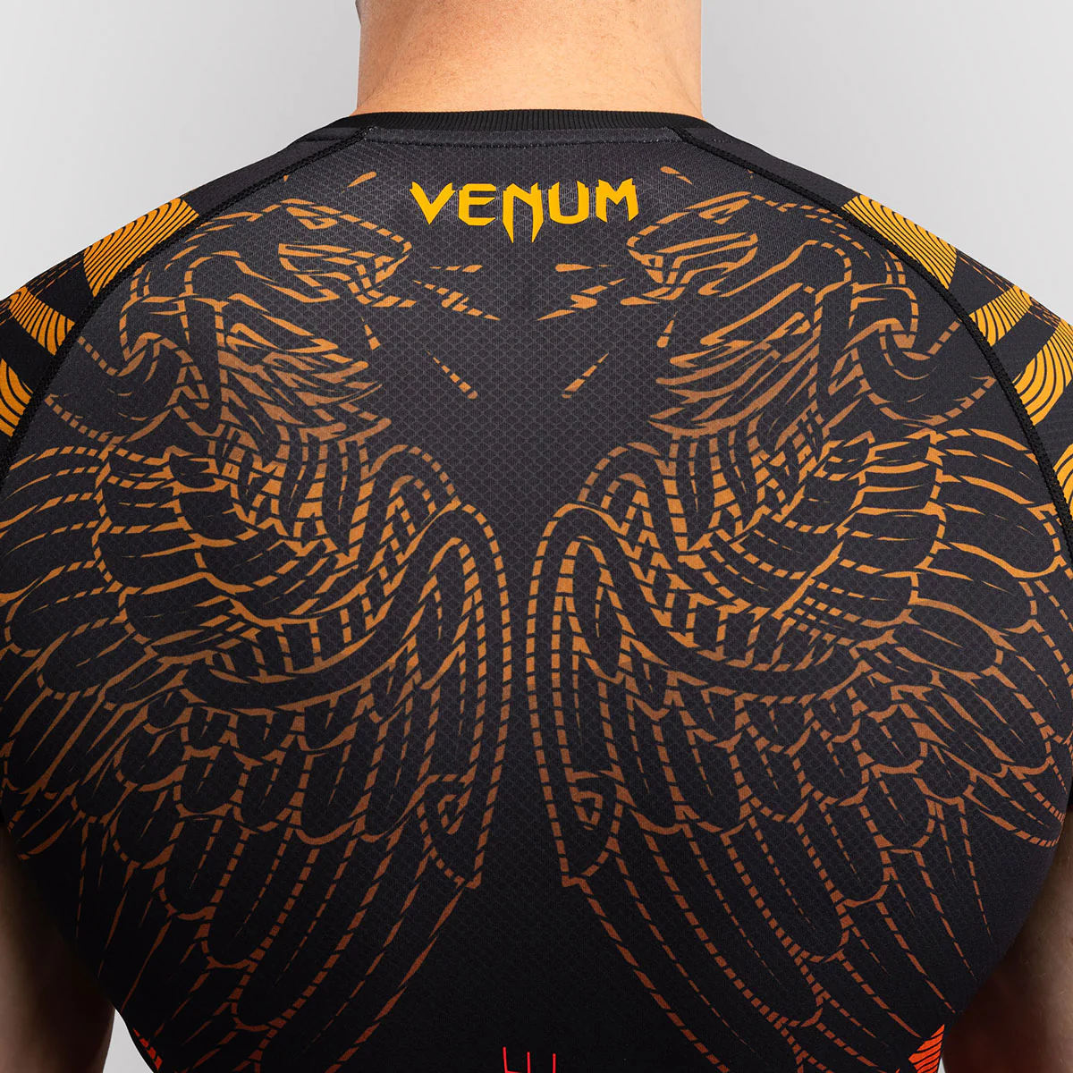 Rashguard Venum Quetzal Fury mangas cortas Negro-rojo  - Image 5
