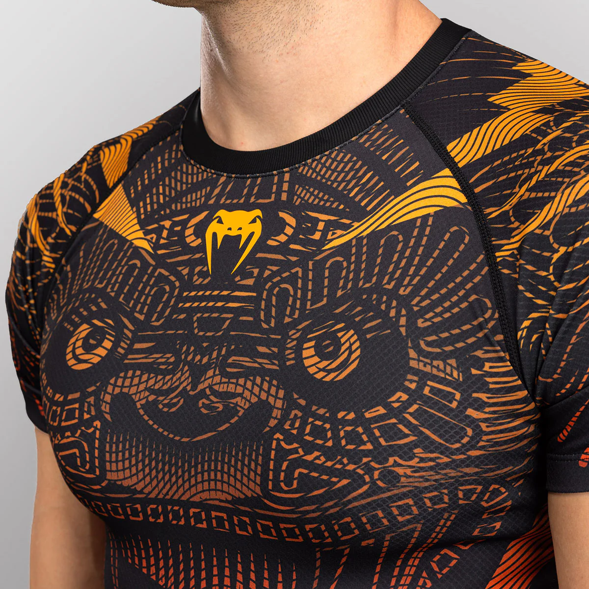 Rashguard Venum Quetzal Fury mangas cortas Negro-rojo  - Image 6