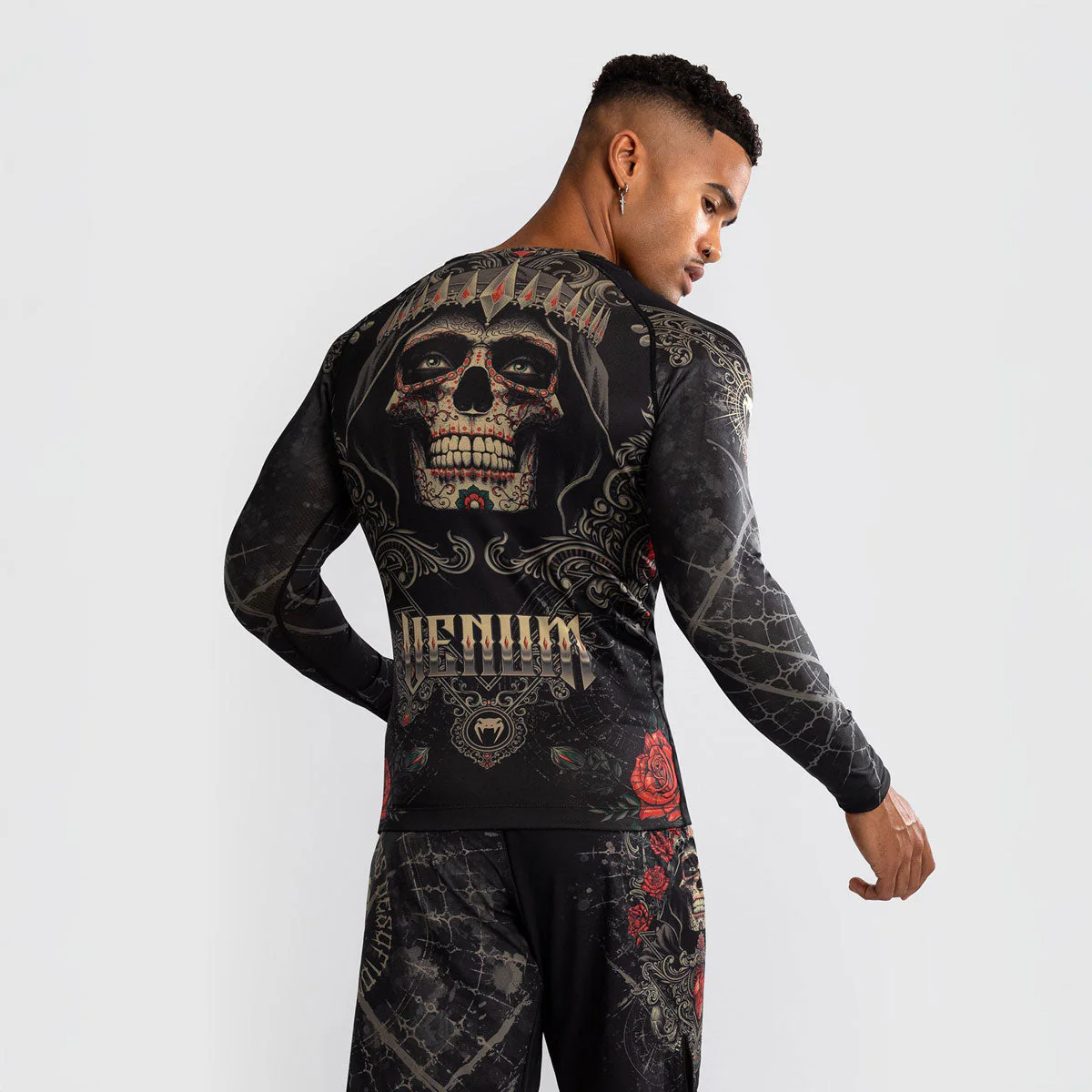 Rashguard Venum Santa Muerte 5.0 mangas largas Negro-Oro  - Image 3