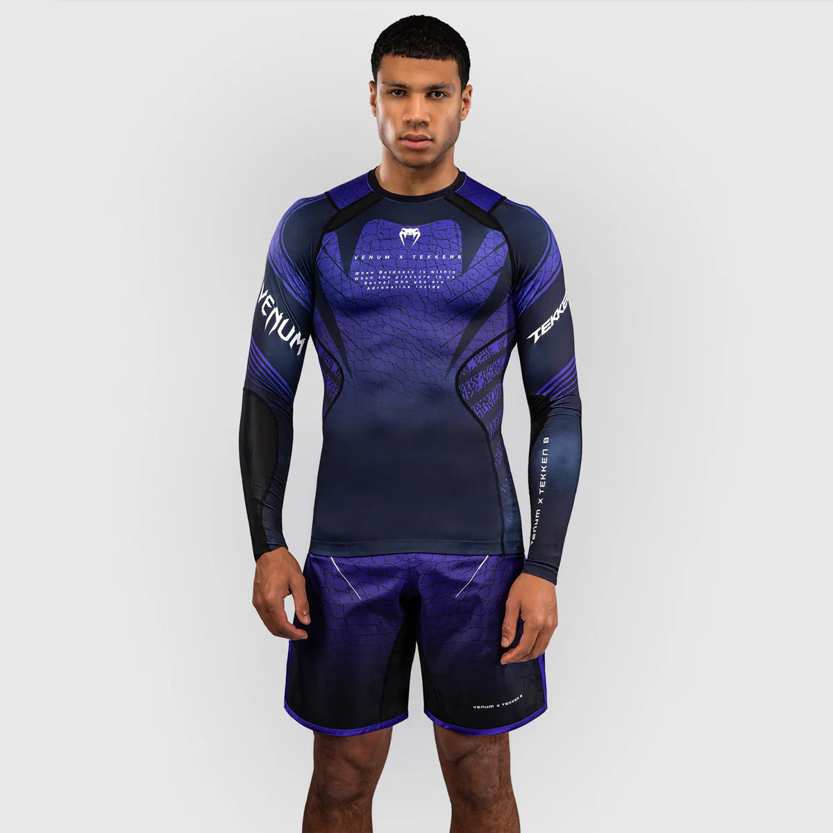 Rashguard Venum Tekken 8 Kazuya mangas largas Negro-violeta 