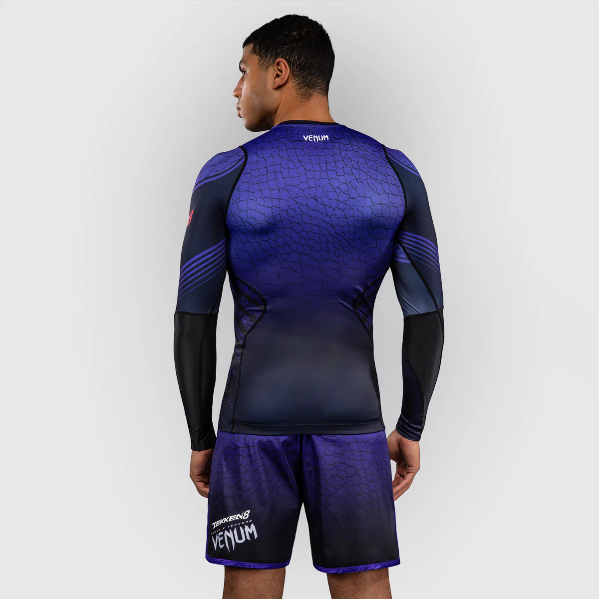 Rashguard Venum Tekken 8 Kazuya mangas largas Negro-violeta  - Image 4