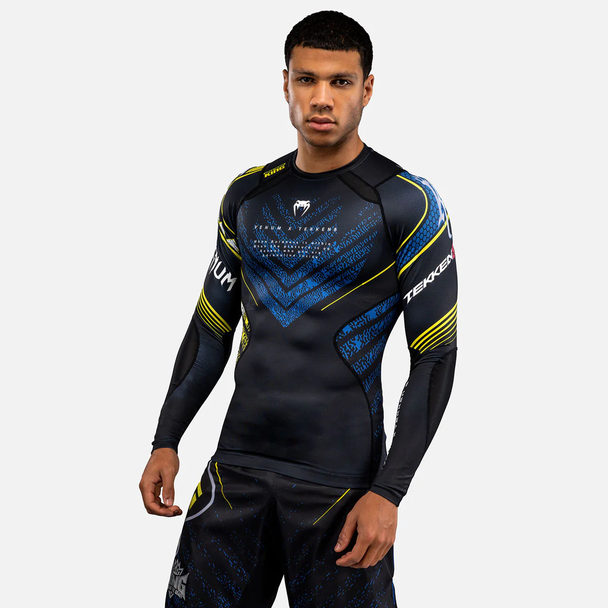Rashguard Venum Tekken 8 King mangas largas Negro-amarillo  - Image 2