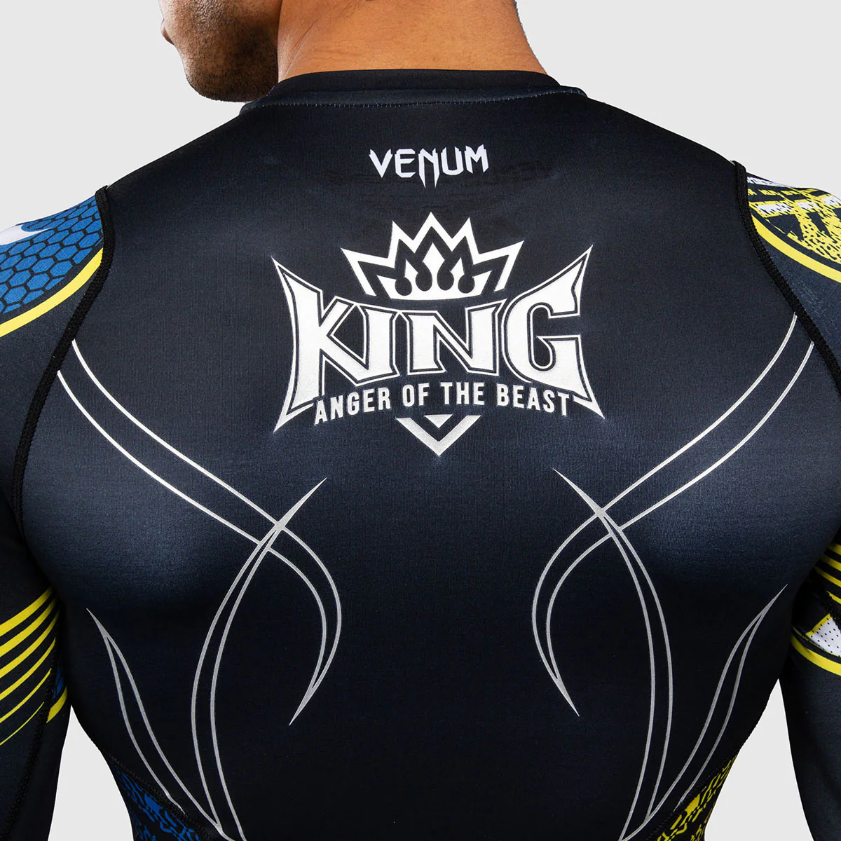 Rashguard Venum Tekken 8 King mangas largas Negro-amarillo  - Image 8