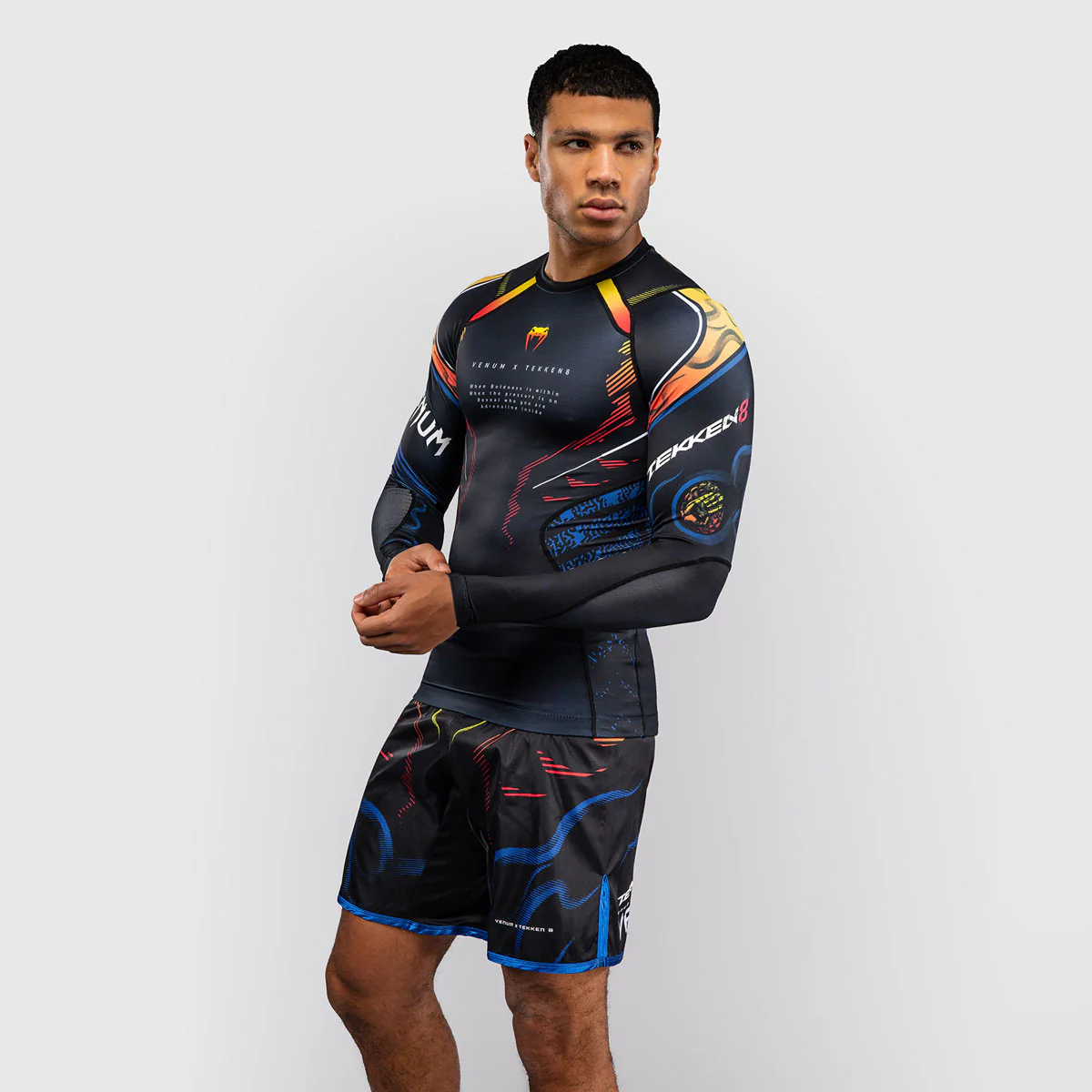 Rashguard Venum Tekken 8 Yoshimitsu mangas largas Negro-naranja - Image 2