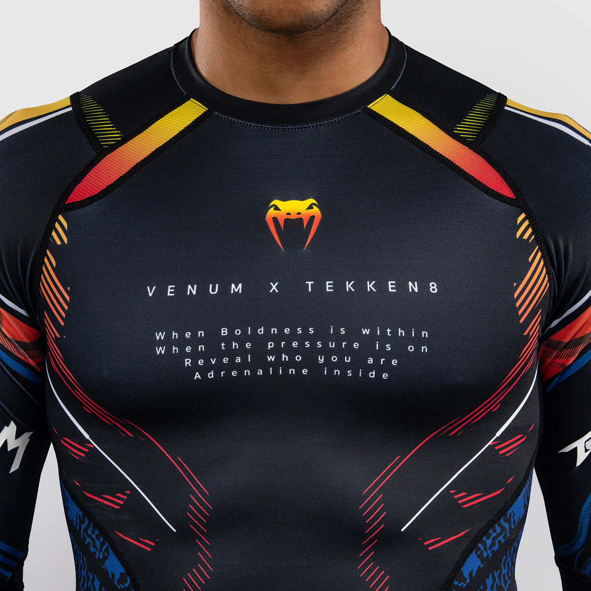 Rashguard Venum Tekken 8 Yoshimitsu mangas largas Negro-naranja - Image 5