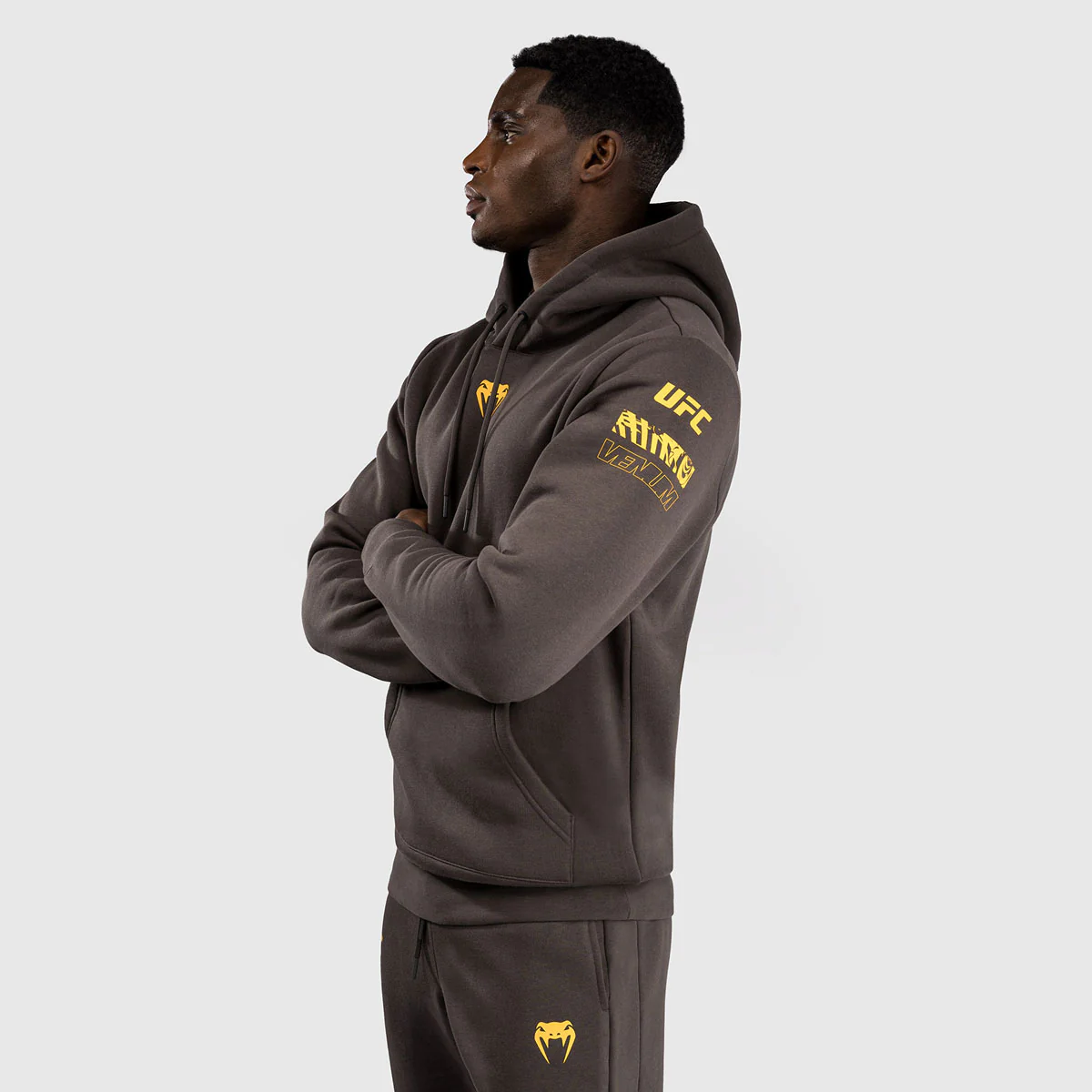 Sudadera UFC Fusion by Venum Fight Week con capucha Marrón  - Image 2